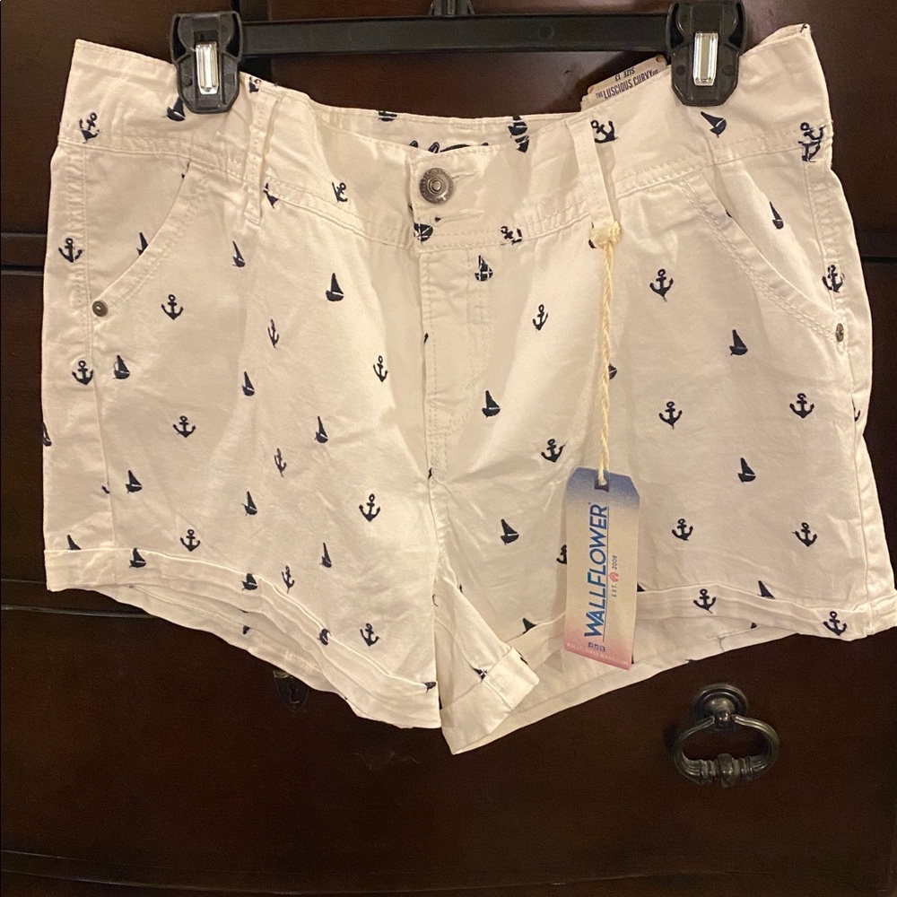Wallflower White Women’s Shorts
